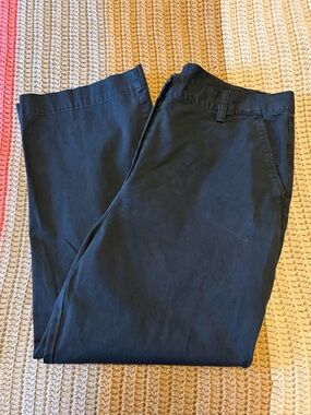 Lands' End Women’s Black Ankle Chino Pants Fit 3